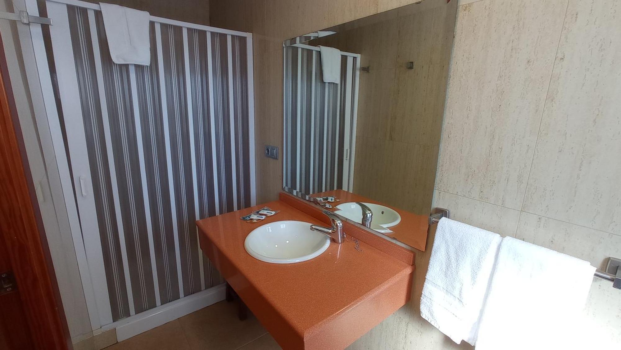 Torreperogil Pension Restaurante Casablanca חדר תמונה