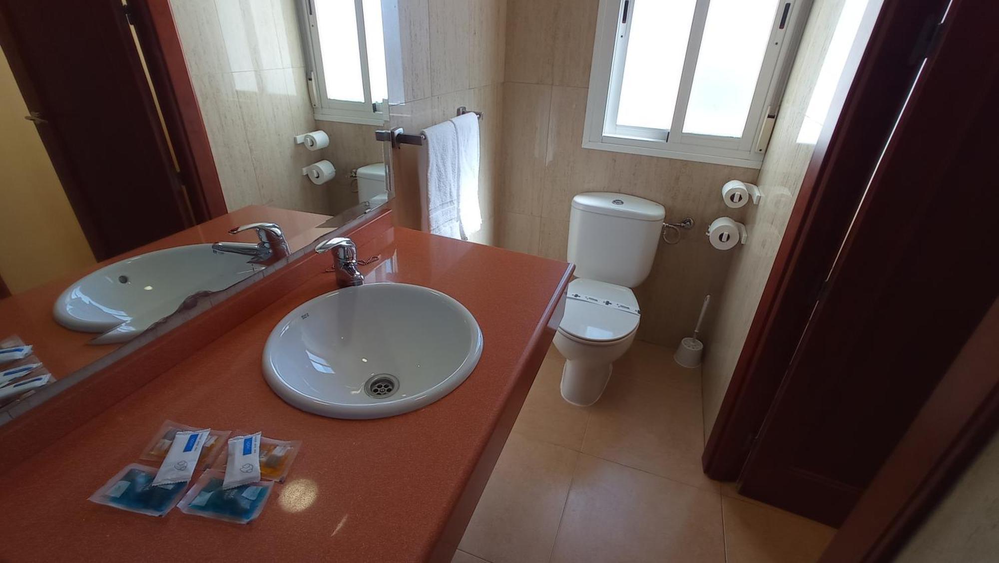 Torreperogil Pension Restaurante Casablanca חדר תמונה