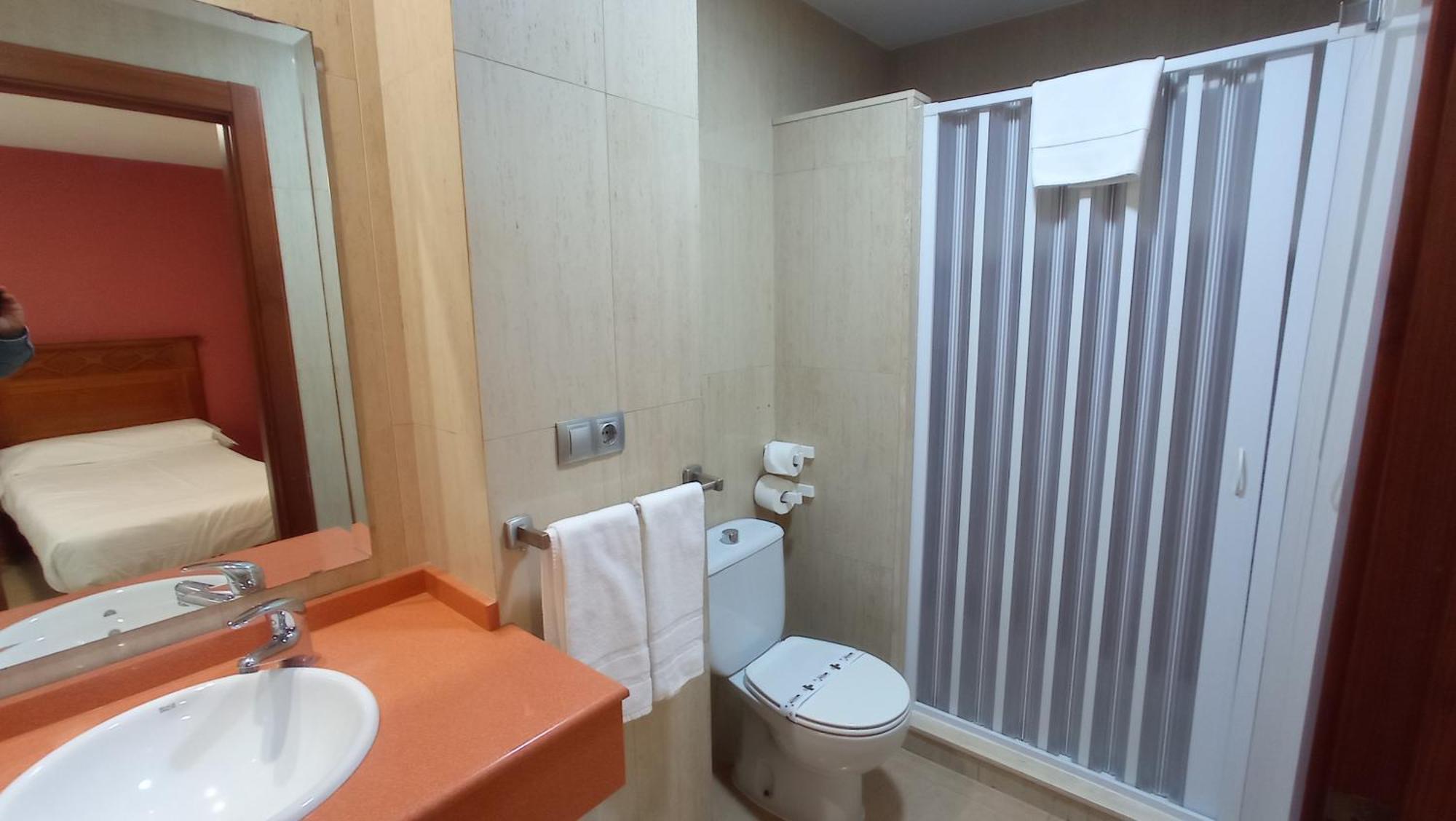 Torreperogil Pension Restaurante Casablanca חדר תמונה