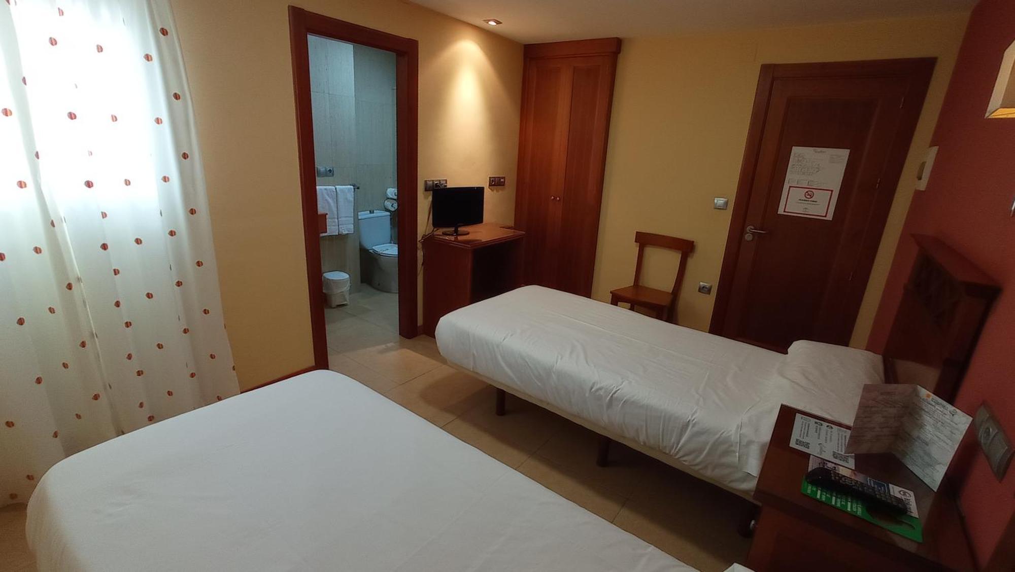 Torreperogil Pension Restaurante Casablanca חדר תמונה