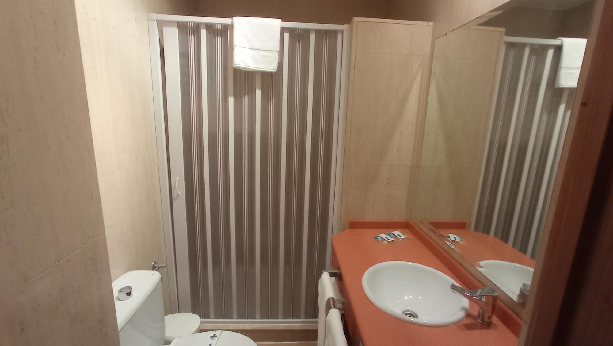 Torreperogil Pension Restaurante Casablanca חדר תמונה