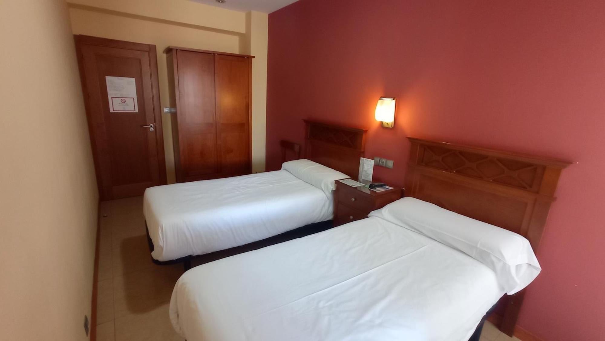 Torreperogil Pension Restaurante Casablanca חדר תמונה