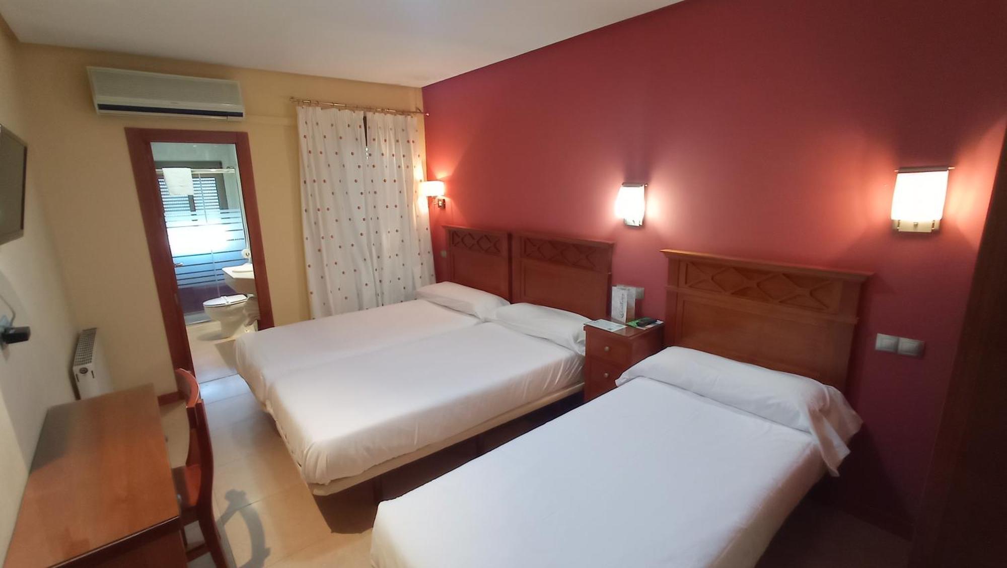 Torreperogil Pension Restaurante Casablanca חדר תמונה